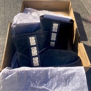 NEW UGG Classic Mini Boots Side Logo Black Short Boot Button Bailey Bow Uggs